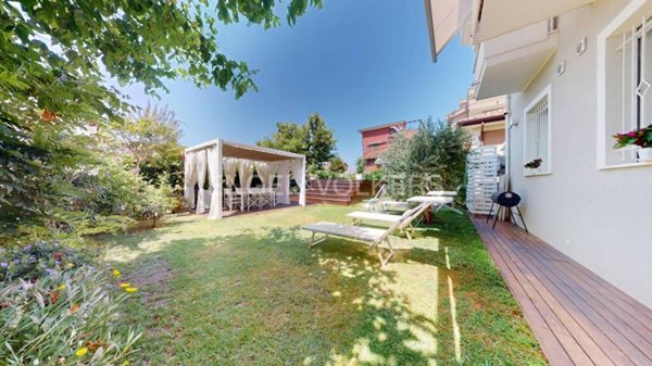 casa indipendente in vendita a Riccione in zona Alba