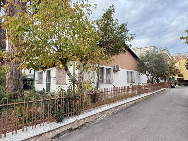 casa indipendente in vendita a Riccione