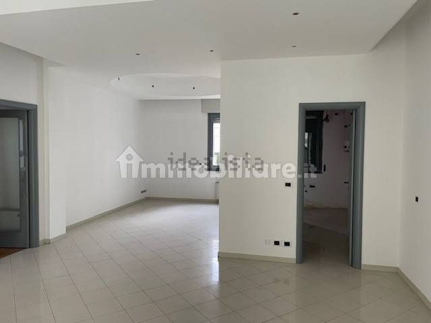 ufficio in vendita a Riccione in zona Centro Storico