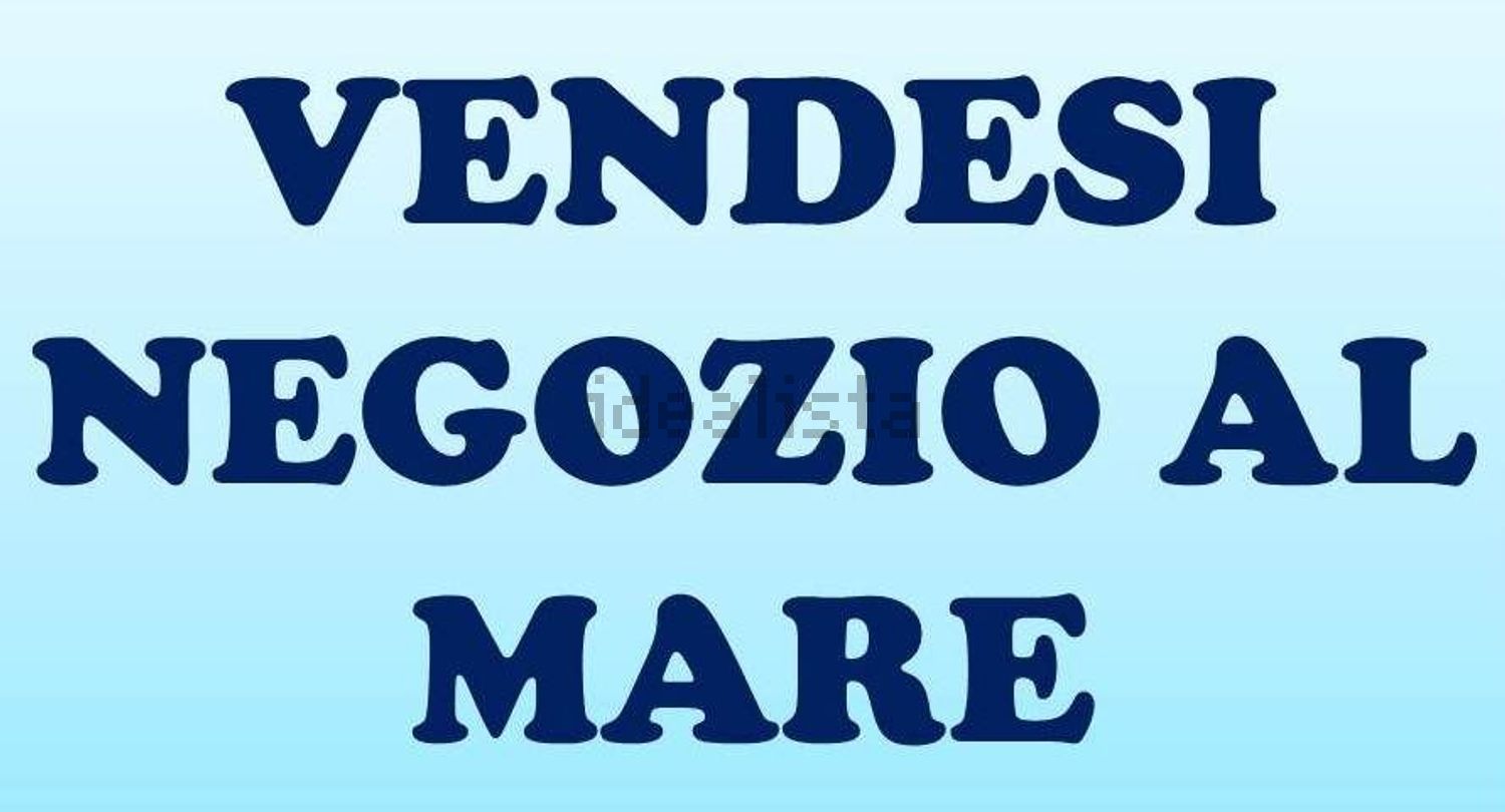 negozio in vendita a Riccione in zona Alba