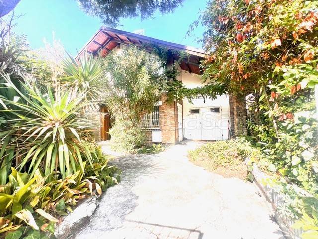 casa indipendente in vendita a Riccione in zona Centro Storico