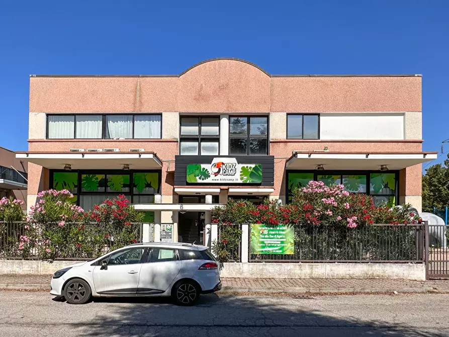locale commerciale in vendita a Riccione