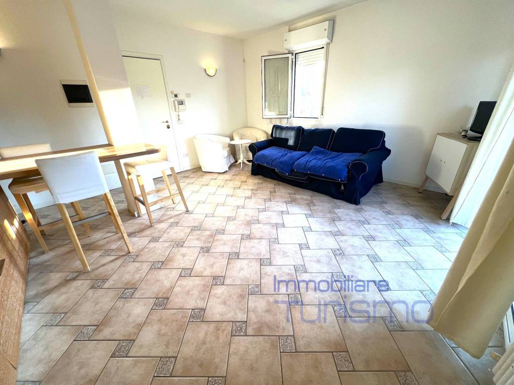 appartamento in vendita a Riccione in zona Alba