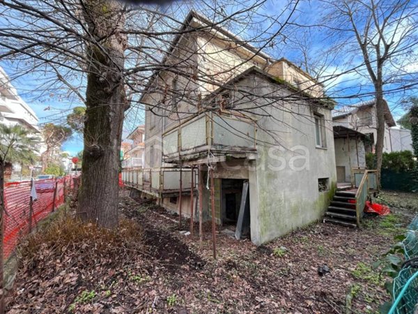casa indipendente in vendita a Riccione in zona Alba