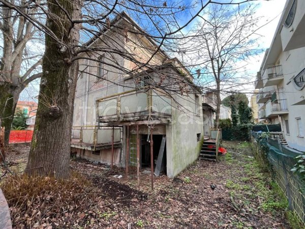 casa indipendente in vendita a Riccione in zona Alba
