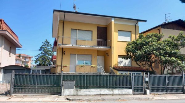 casa indipendente in vendita a Riccione