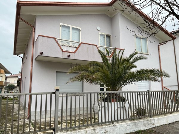casa indipendente in vendita a Riccione