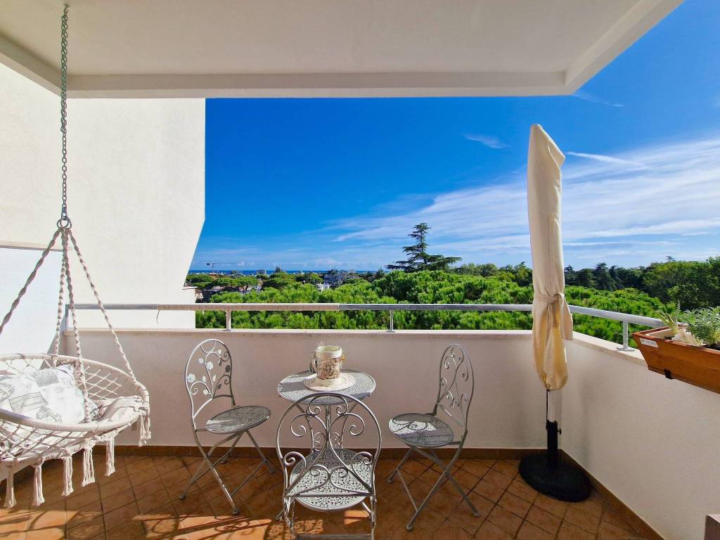 appartamento in vendita a Riccione in zona Alba