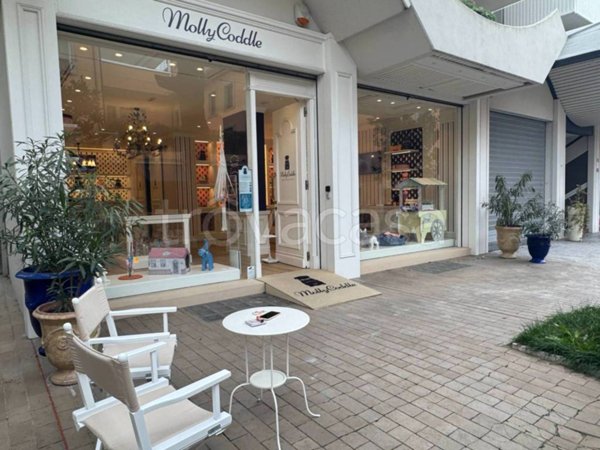 negozio in vendita a Riccione in zona Centro Storico