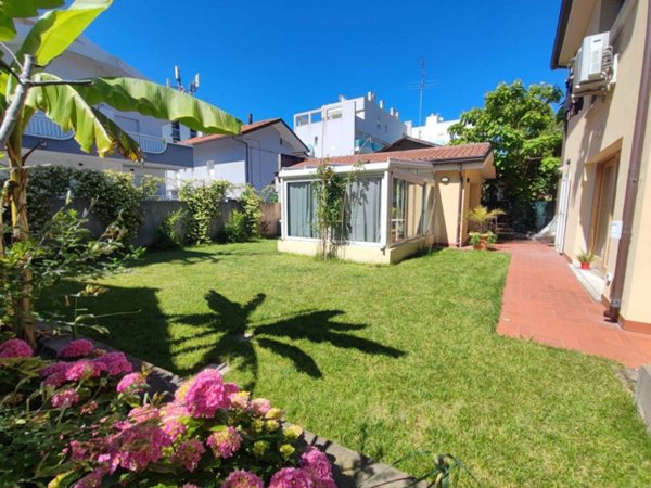 appartamento in vendita a Riccione in zona Alba