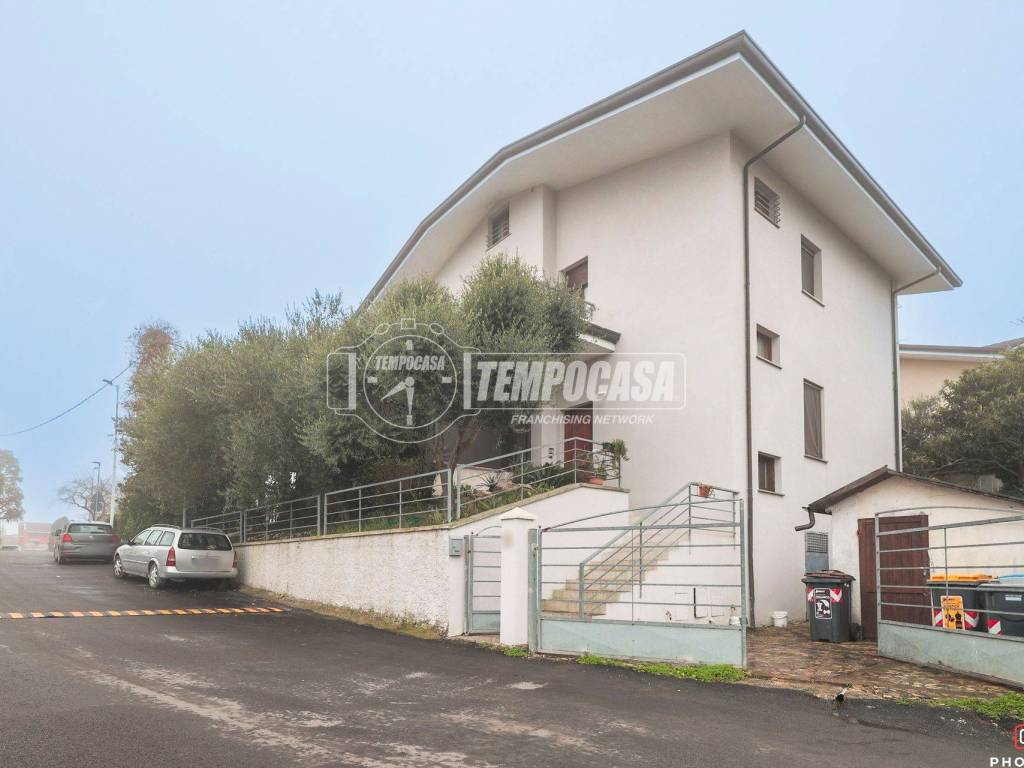 intera palazzina in vendita a Riccione in zona San Lorenzo