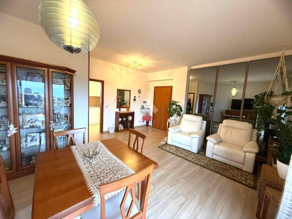 appartamento in vendita a Riccione in zona Alba