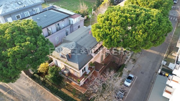 casa indipendente in vendita a Riccione in zona Alba
