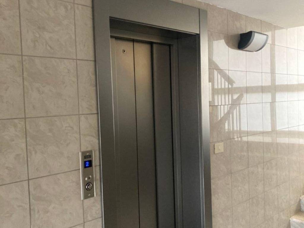 locale di sgombero in vendita a Riccione