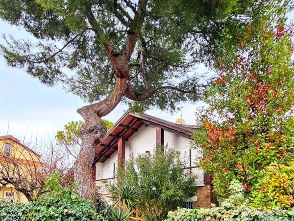 casa indipendente in vendita a Riccione
