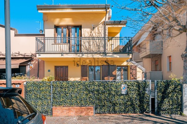 casa indipendente in vendita a Riccione