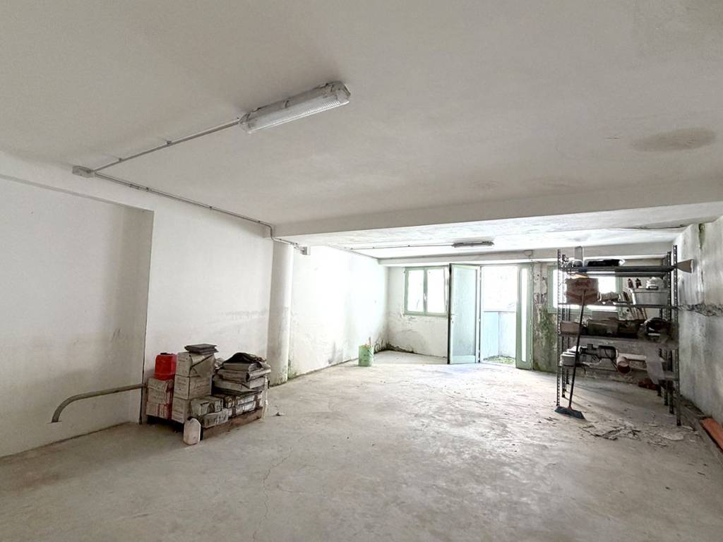 locale commerciale in vendita a Riccione