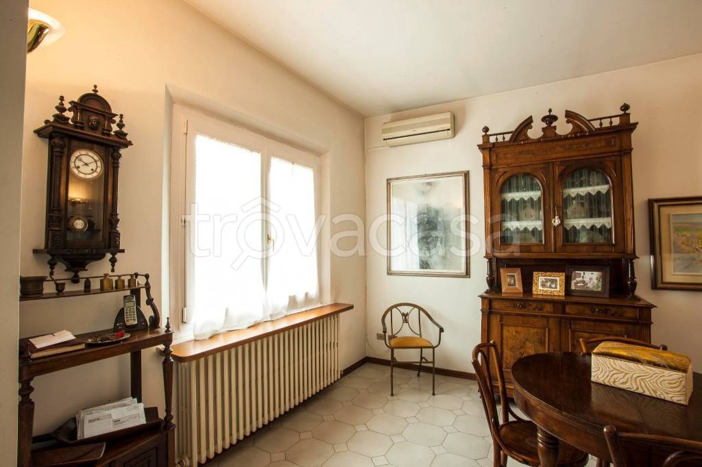 casa indipendente in vendita a Riccione in zona Centro Storico