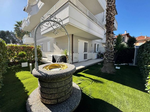 casa indipendente in vendita a Riccione in zona Centro Storico