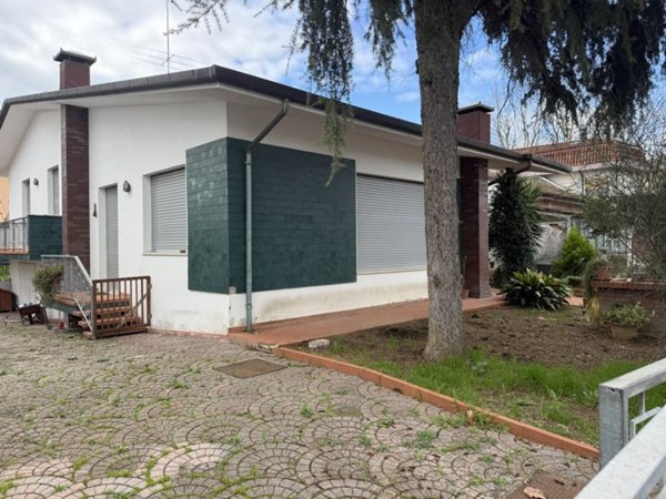 casa indipendente in vendita a Riccione
