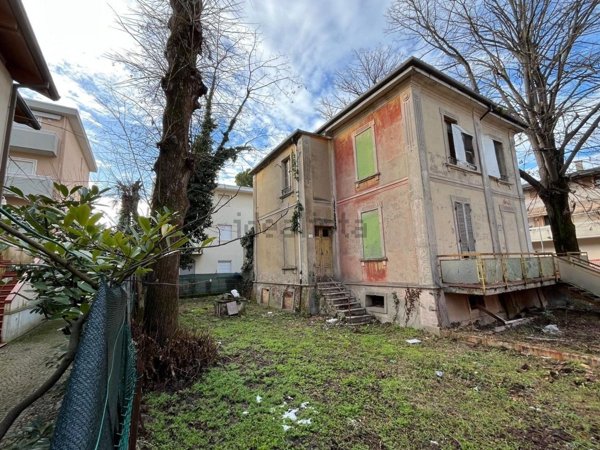 casa indipendente in vendita a Riccione in zona Alba