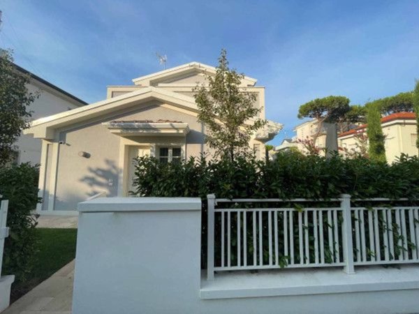 casa indipendente in vendita a Riccione