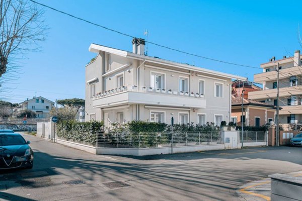 casa indipendente in vendita a Riccione in zona Alba