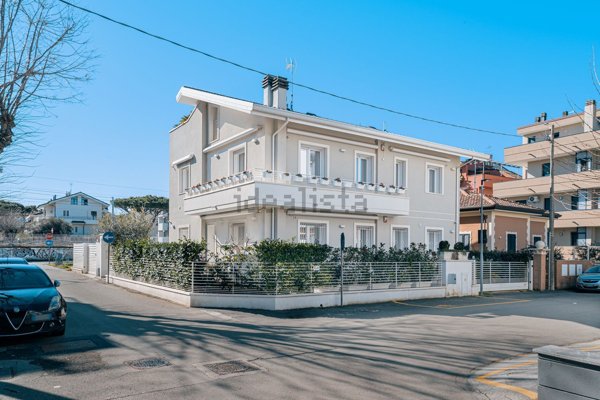 casa indipendente in vendita a Riccione