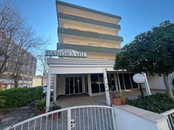 intera palazzina in vendita a Riccione in zona Marano