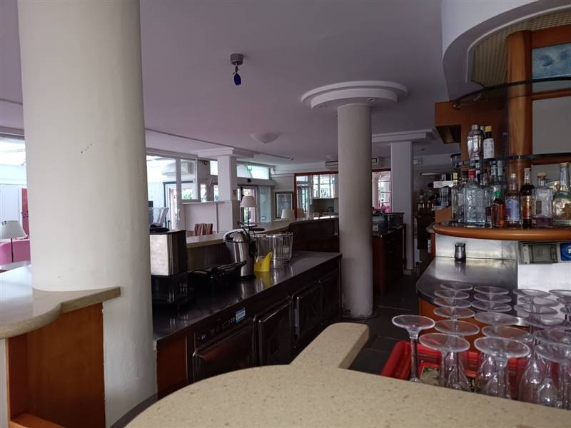 negozio in vendita a Riccione in zona Alba