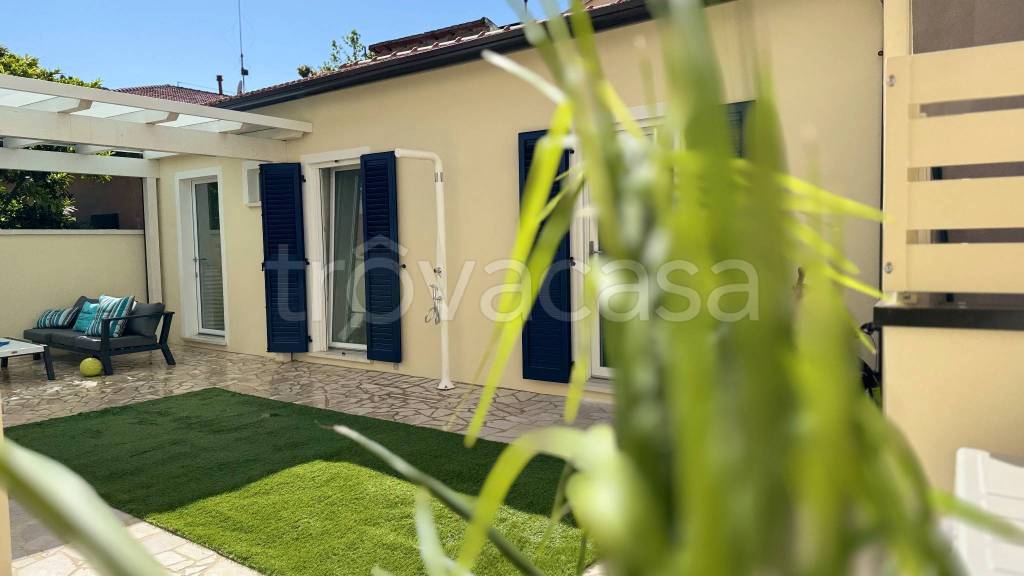 casa indipendente in vendita a Riccione