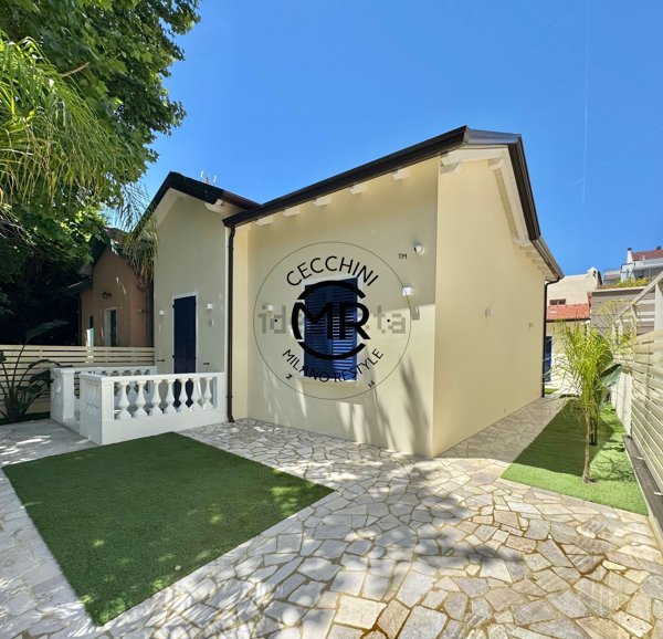 casa indipendente in vendita a Riccione