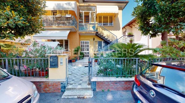 casa indipendente in vendita a Riccione in zona Centro Storico