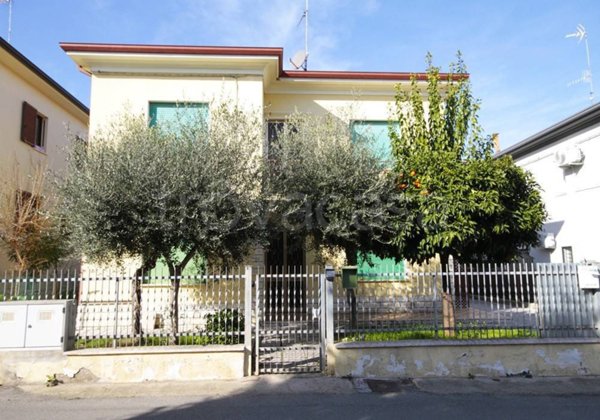 casa indipendente in vendita a Riccione