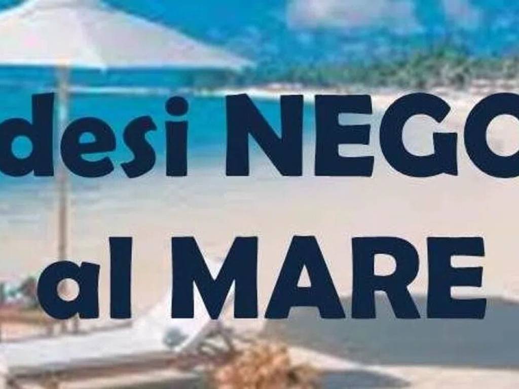 negozio in vendita a Riccione in zona Alba