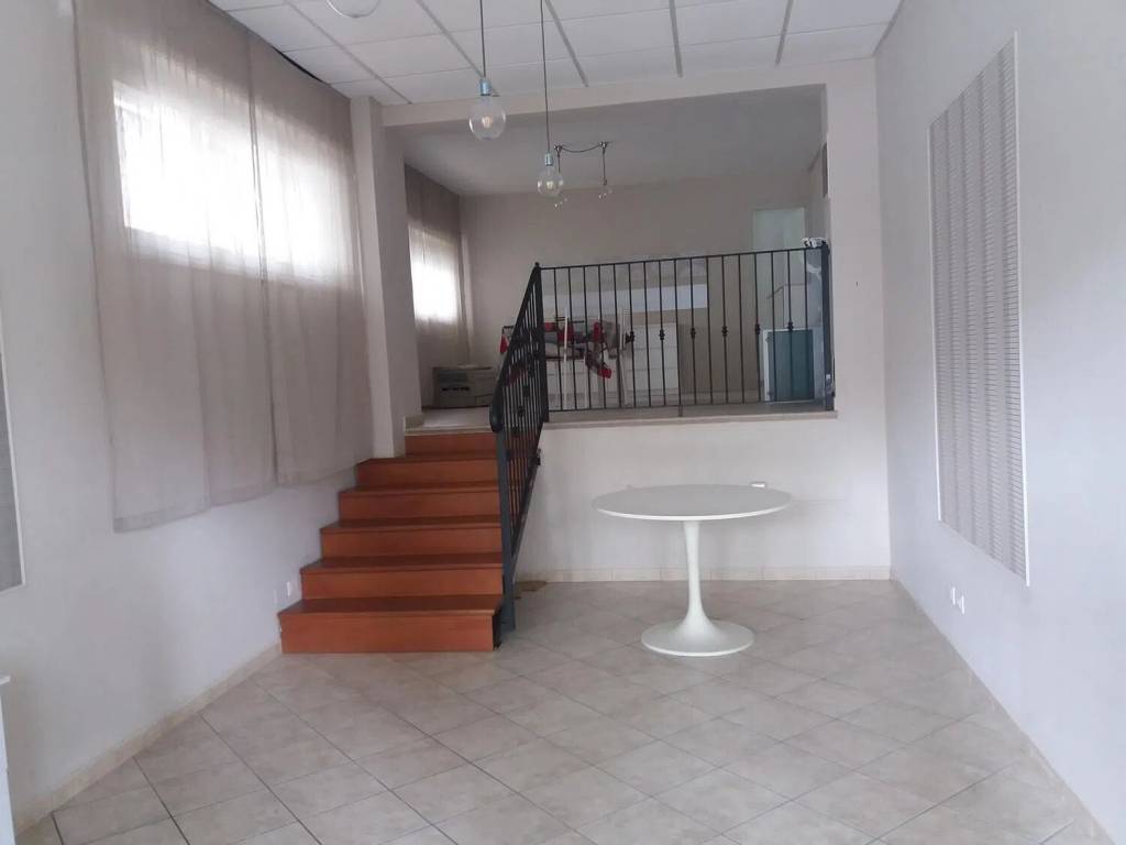 negozio in vendita a Riccione in zona Marano