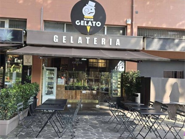 negozio in vendita a Riccione