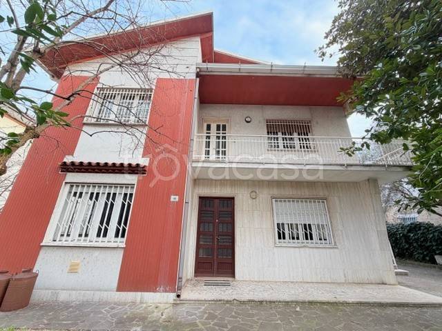 casa indipendente in vendita a Riccione