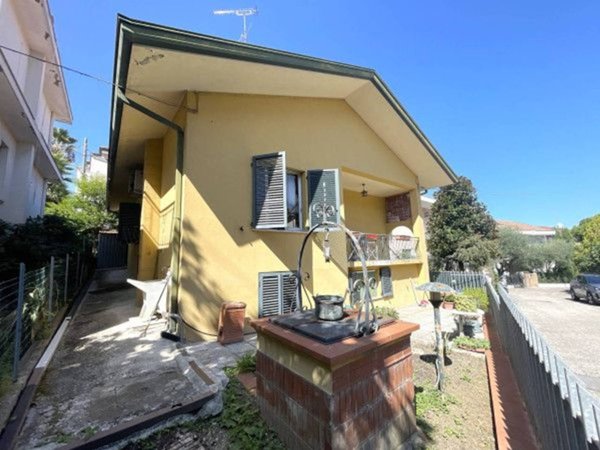 casa indipendente in vendita a Riccione in zona Centro Storico