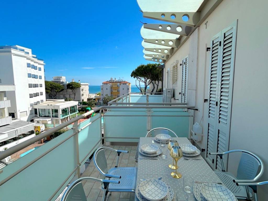 appartamento in vendita a Riccione in zona Alba