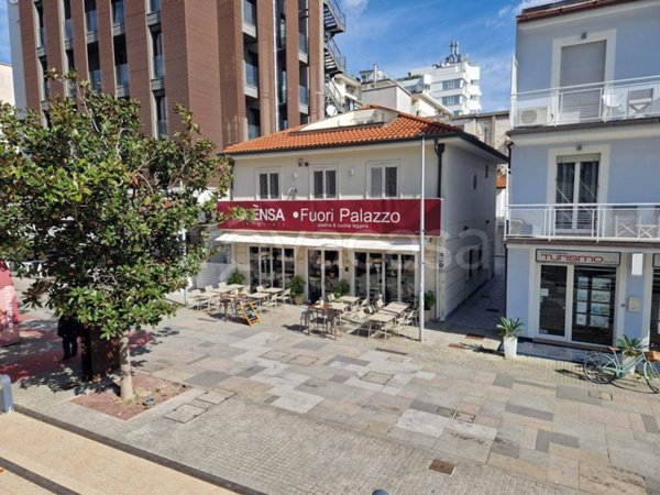 negozio in vendita a Riccione in zona Centro Storico