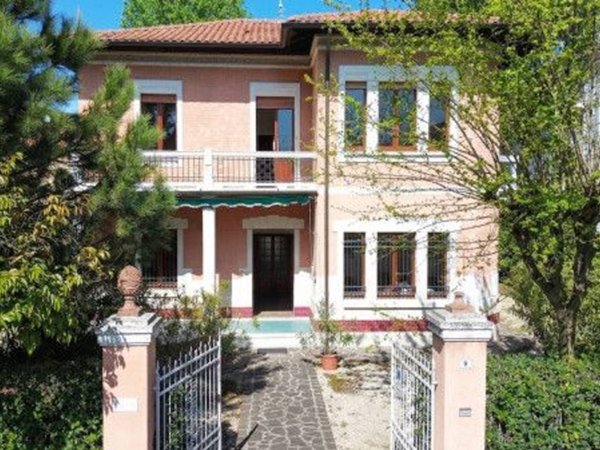 casa indipendente in vendita a Riccione