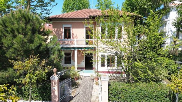 casa indipendente in vendita a Riccione