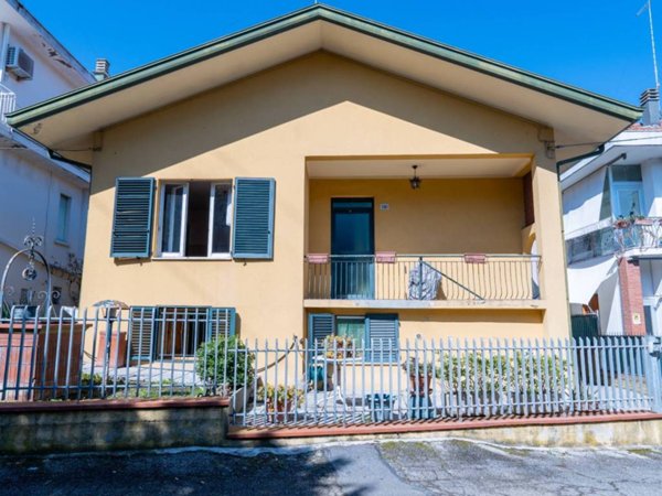 casa indipendente in vendita a Riccione