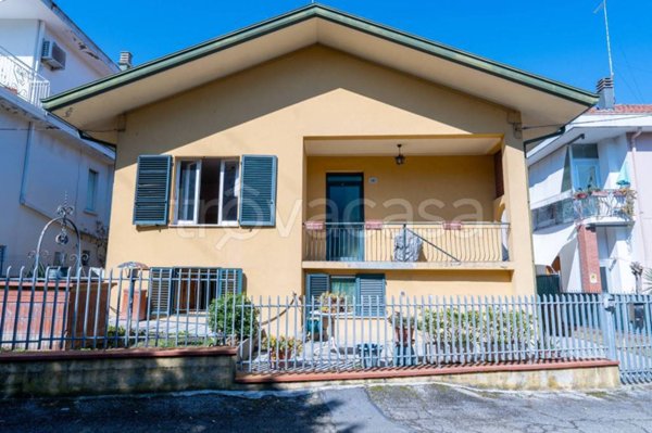 casa indipendente in vendita a Riccione