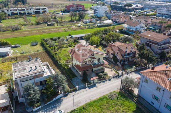 casa indipendente in vendita a Riccione