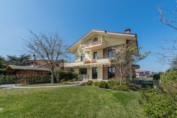 casa indipendente in vendita a Riccione in zona Case Muratori
