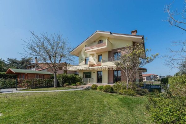 casa indipendente in vendita a Riccione in zona Case Muratori