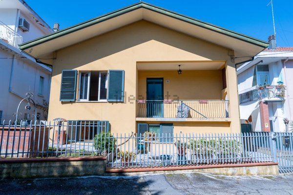 casa indipendente in vendita a Riccione