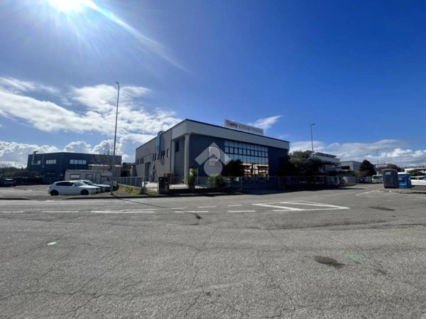 capannone in vendita a Riccione in zona Case Muratori